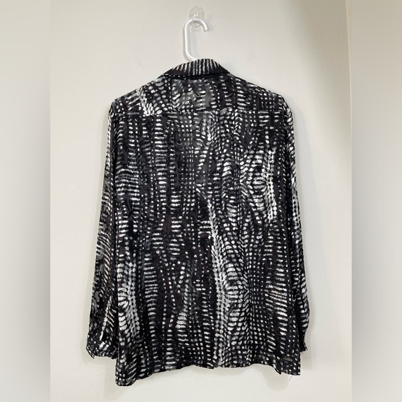 Chico's Black White Silk Lightweight Burnout Art-to-Wear Shirt Тор Button Down 1 - Picture 9 of 11